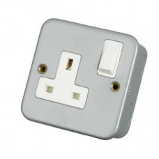 Click Scolmore CL035 Metal Clad 1 Gang 13A DP UK Switched Socket with Back Box & Knockouts