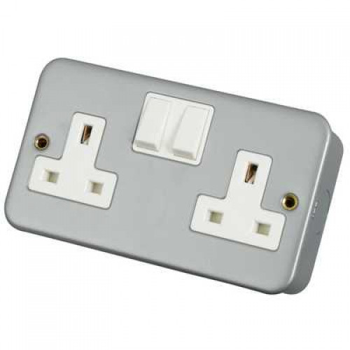 Click Scolmore CL036 Metal Clad 2 Gang 13A DP UK Switched Socket with Back Box & Knockouts